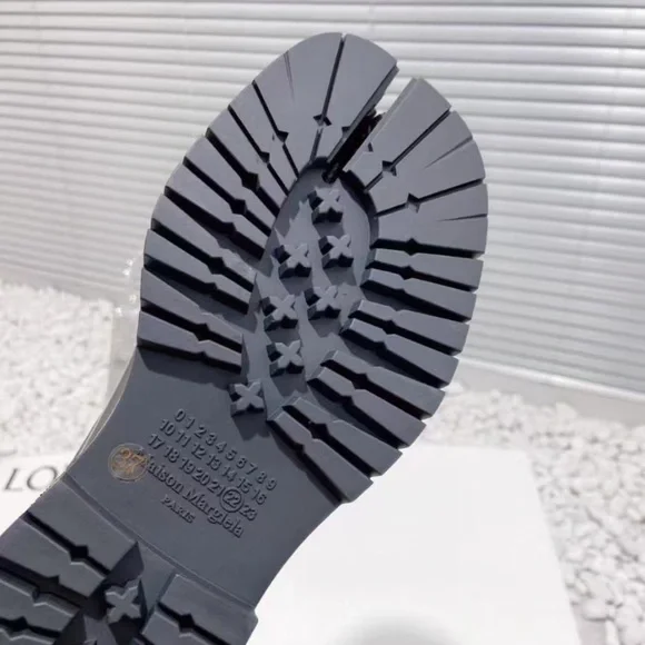 Loewe Glossy Black Women's Oxford Shoes - Picture 9 of 9